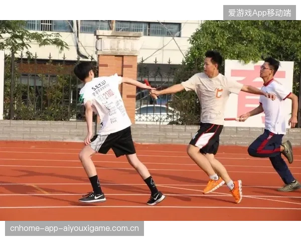 跳远落地瞬间尘土飞扬：成功的背后，关键的瞬间把握
